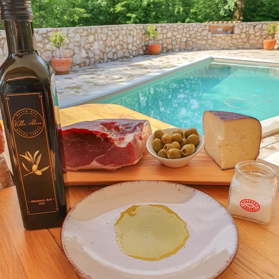 Villa Alara - Charming Villa With Heated Swimming Pool Milohnici Exterior foto